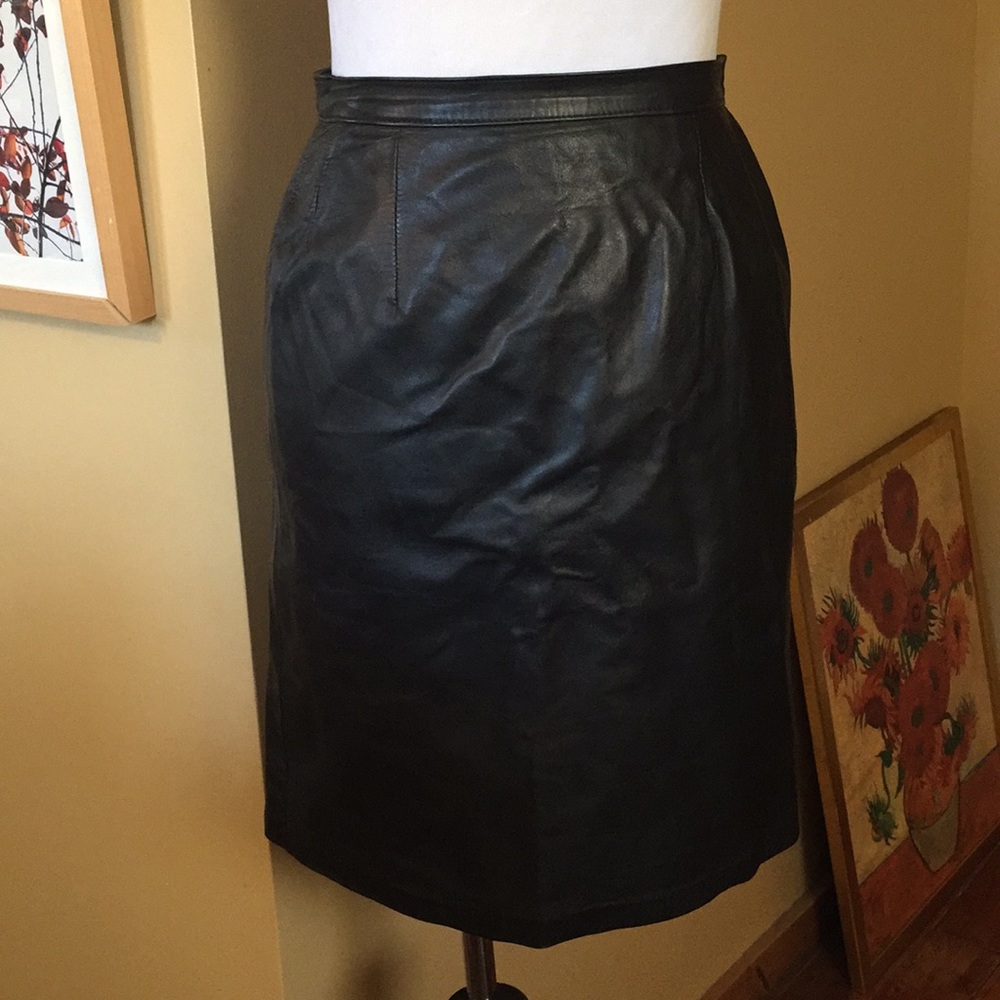 Vintage LIZ ROBERTS size 8 Black Leather Pencil Skirt SOFT black LINED Kick vent